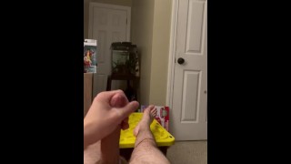 Cumming sobre mí mismo los pies temblando