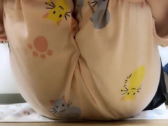 寝起きで我慢できなくておしっこお漏らし - Screenshot 1 of 16 - Japanese
