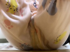 寝起きで我慢できなくておしっこお漏らし - Screenshot 6 of 16 - Japanese