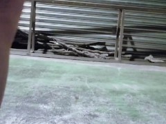 【伪娘】在大马路旁放尿手冲 - Screenshot 7 of 16 - Ladyboy