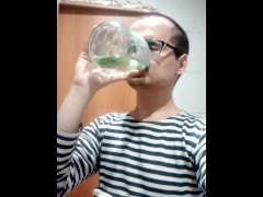 Ссаной побляди вонюше нравится быть мочехлебкой - Screenshot 14 of 16 - Cuckold