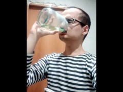 Ссаной побляди вонюше нравится быть мочехлебкой - Screenshot 15 of 16 - Russian Cuckold