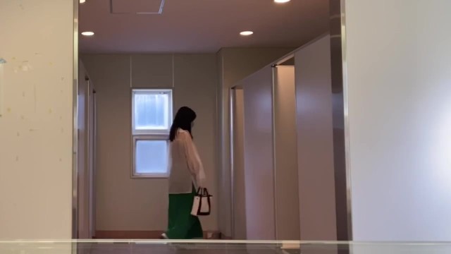 【盗撮】女子大のトイレで、人が来る前に激しくしちゃった