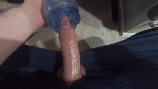 Guardando il porno nei miei pigiama. Fleshlight prende x2 sperma! 😁