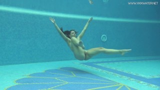Hot grote kont euro milf Sazan onderwater erotiek