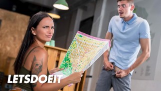 HORNY HOSTEL - Claudia Bavel finalmente encontraram o caminho para a felicidade