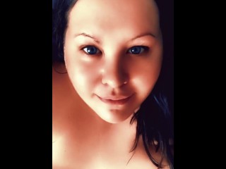 Sletterige BBW MILF Met Perfecte Tieten Neukt Haar Harig Poesje Met Toy Op Snap