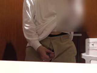 公共施設のトイレでサイレントオナニーして大量射精した思い出