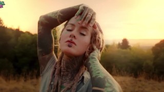 Primeiro Videoclipe De Bokov De Piano Cinematográfico Tocar Tinta De Tatuagem Erótica Modelo SFW Dança