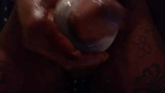 Аллилуйя Джонсон мастурбирует высокие мышцы из темного шоколада, татуировки, волосатый большой член соло