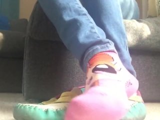 arefoot, shoeplay, solo female, feet
