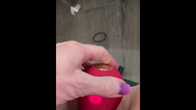 squirter masturbating