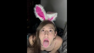 Femboy lapin salope aime sucer