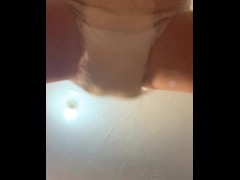 FULL DIAPER ORGASM teen 18 cums shaking her ass with a wet diaper !