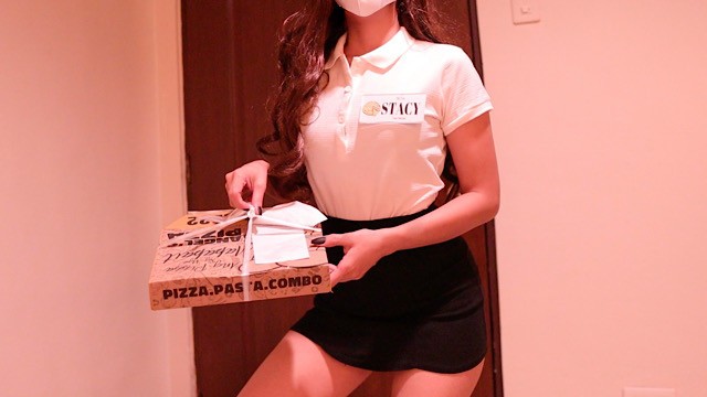 Delivery Girl - Pinay Pizza Delivery Girl Es Follada Por El Cliente - Pornhub.com