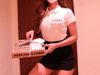Pinay Pizzabezorger Wordt Geneukt Door Klant