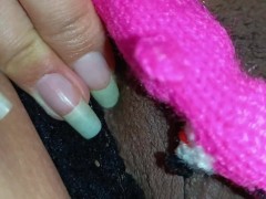 Mi amigo rosa jugando con mi coño mojado