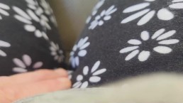 Мне пришлось остановить машину, чтобы помочиться в штаны и трусики! Когда я прихожу домой, я выпускаю остальных.