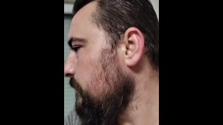 hombre barbudo