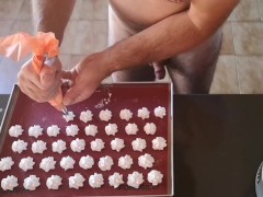 Cicci77 raccoglie l'ultimo carico di sperma e produce le sue prime meringhe "tutto sperma" 