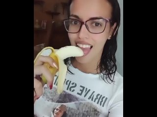 Proper way to eat a banana