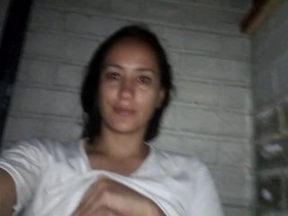 ME MASTURBO EN EL BALCON DE MI CASA FRENTE A MIS VECINOS Y TENGO UN SQUIRTING