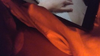 Late night relaxed masturbation to video by @roxycums69