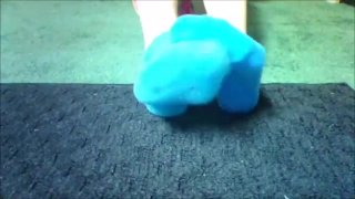 Шевеление пальцами ног и синие носки Frieda Ann Foot Fetish