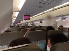 Video ETREMELY RISKY handjob on a plane full of people