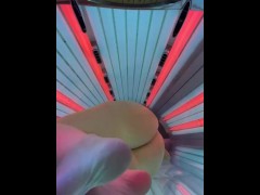 HOT MILF PLAYS WITH PUSSY IN TANNING BED 
