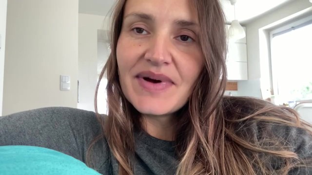 Здесь я немного больше представляюсь. Расскажите о себе и о том, чем я здесь занимаюсь. Будь для меня верным рабом.