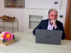 Video Secretary fucks her boss hard and squirts on his cock, cum in the face (DIALOGO ITA)