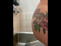 Pissing in a public sink - beautiful booty view 