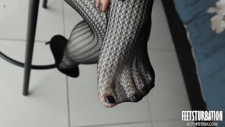 Сексуальные чулки-сеточки и фетиш на высоких каблуках, самые горячие ноги и высокие каблуки!