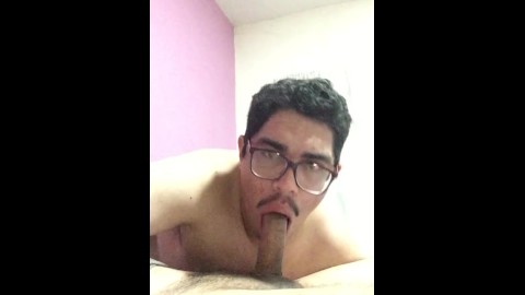 Le chupo la verga aun amigo y me coje con mi dildo