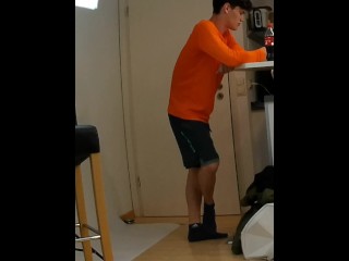 雙滲透 XXL 大雞巴在德國 Twink 學院 男孩 與 拳頭 他媽的 (gayporn Deutsch)