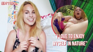 Ersties: Blondes Babe Genießt Analmasturbation Im Freien
