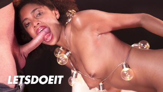 LETSDOEIT - 与拉丁美女 Luna Corazon 的性感口交会议