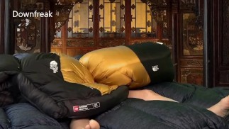 Sauter un visage nord Inferno un sac jusqu’à ce qu’il soit couvert de sperme