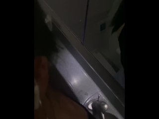 Трахнул сводную сестру в рот в самолете screenshot number 2