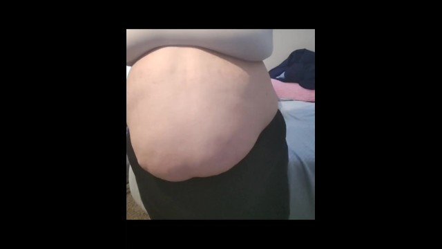 Who would love to help play with this yummy belly and play with these decisions titties ð¤¤