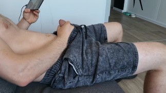 HOT GUY 抽搐独自在家看色情片（大鸡巴）
