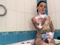 Грязные сучки тоже моются - Screenshot 2 of 16 - Bath