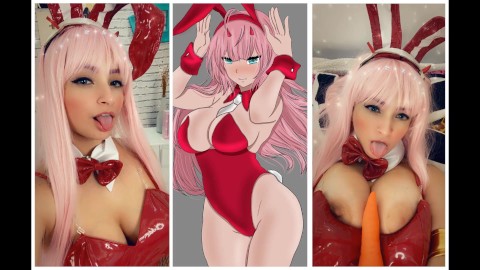 Gostosa com cosplay da zero two bunny comandando a sua punheta guiada com anal e cenoura