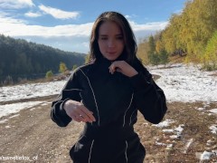 Video Сrazy girl takes off her clothes in cold and warms up with sex