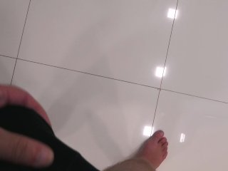 HOT MILF in LEGGINGS came to pick up my apartment and in the place of money I fucked her screenshot number 1