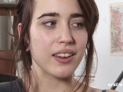 Ersties: Diese 22-Jährige macht es ihr am liebsten mit bloßen Fingern