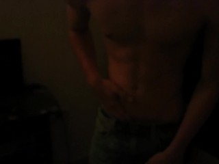 Прикосновение к моему пенису ночью