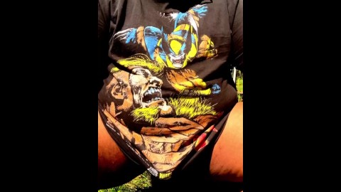 SsecnirpNailati masturbándose con una Wolverine vintage y una camisa de T Sabertooth