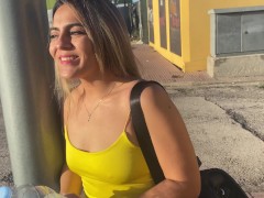 PROPUESTA INDECENTE A COLOMBIANA EN MEDIO DE LA CALLE Y LA LLEVO A MI HOTEL